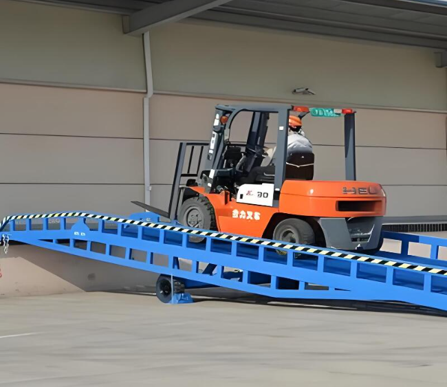 太白移动式卸货平台（叉车用）